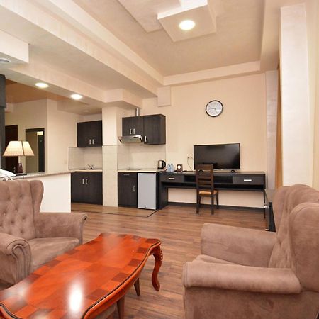 יירבאן Partez Hotel מראה חיצוני תמונה