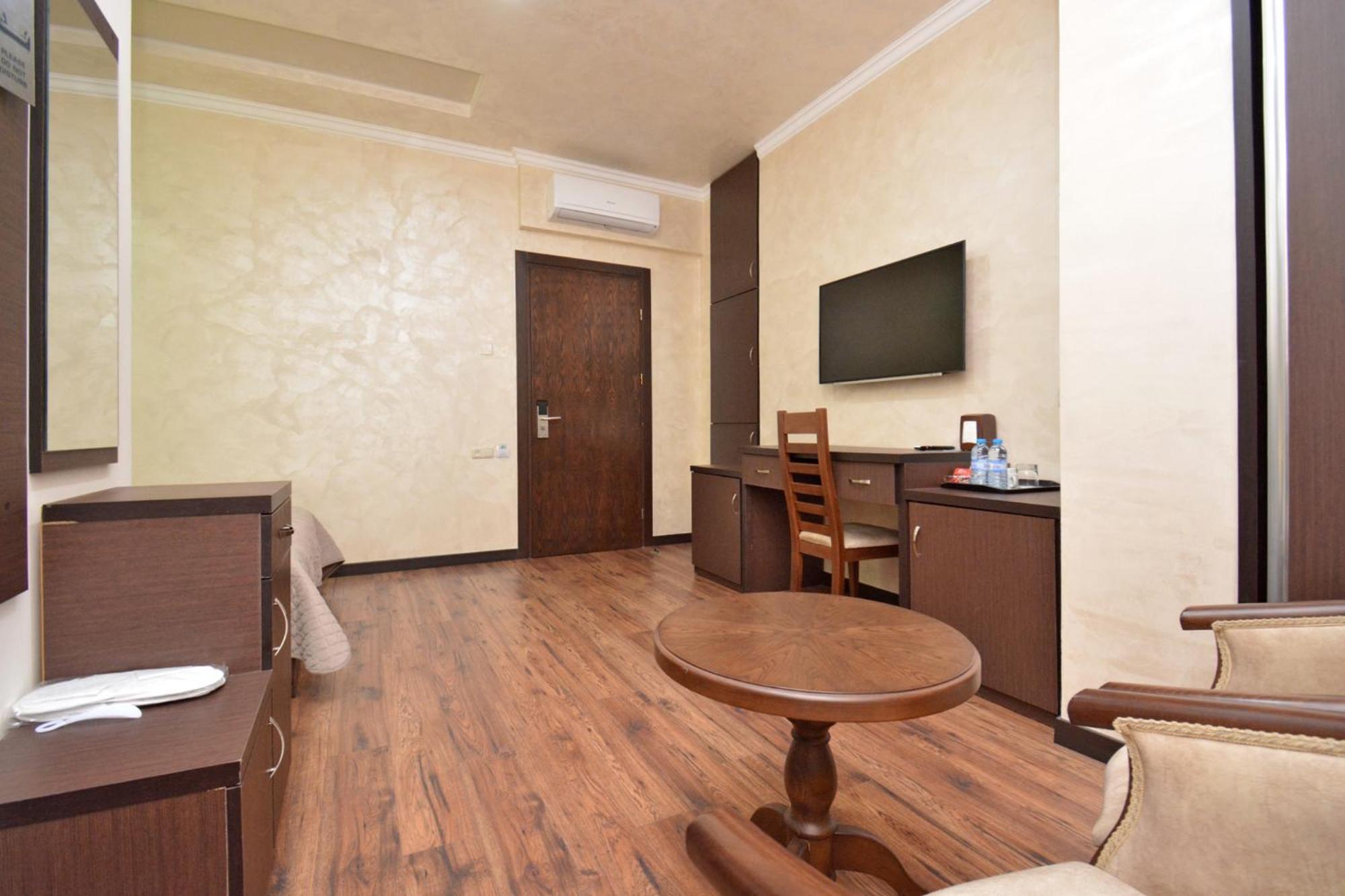 יירבאן Partez Hotel מראה חיצוני תמונה