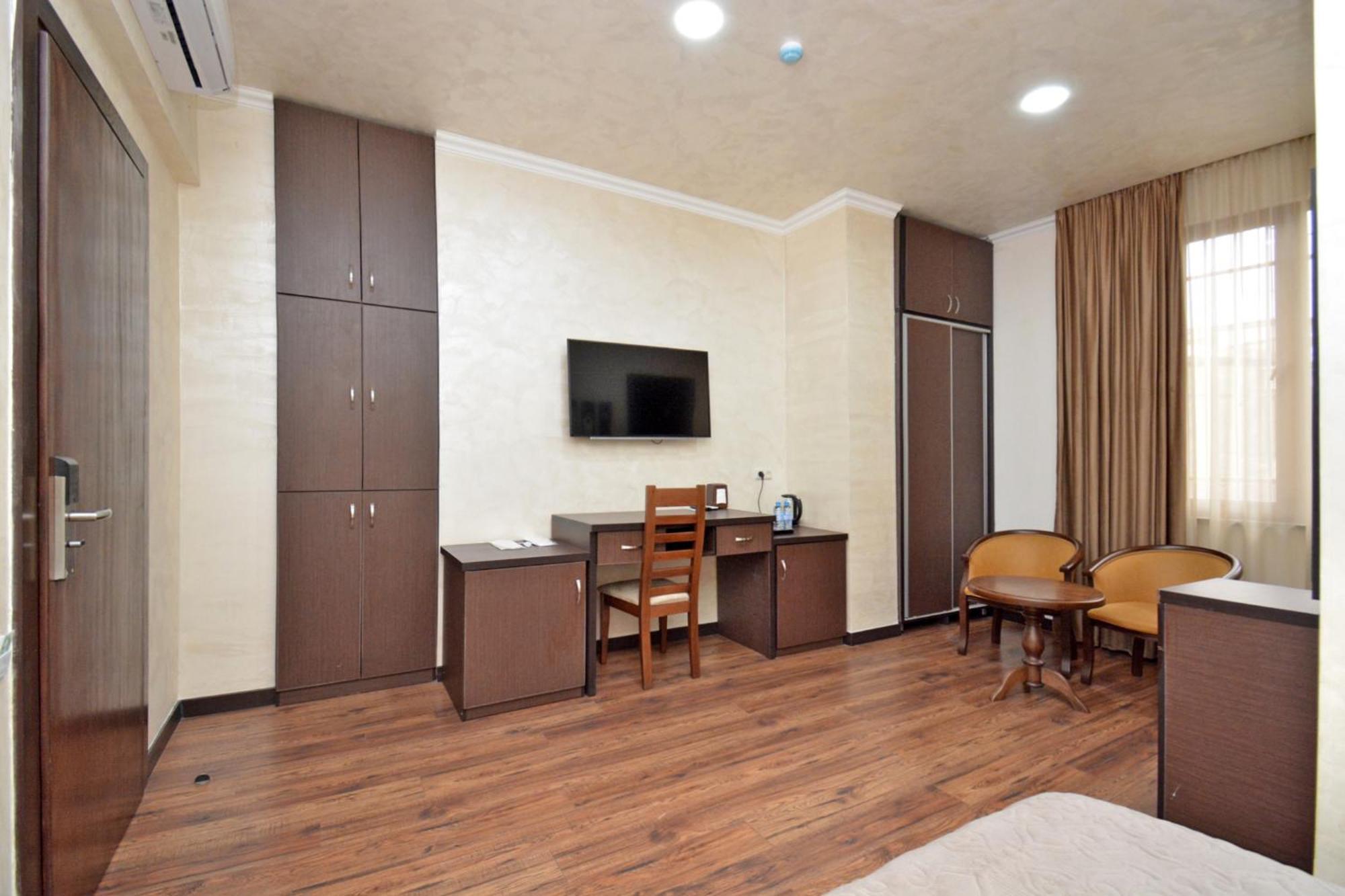 יירבאן Partez Hotel מראה חיצוני תמונה