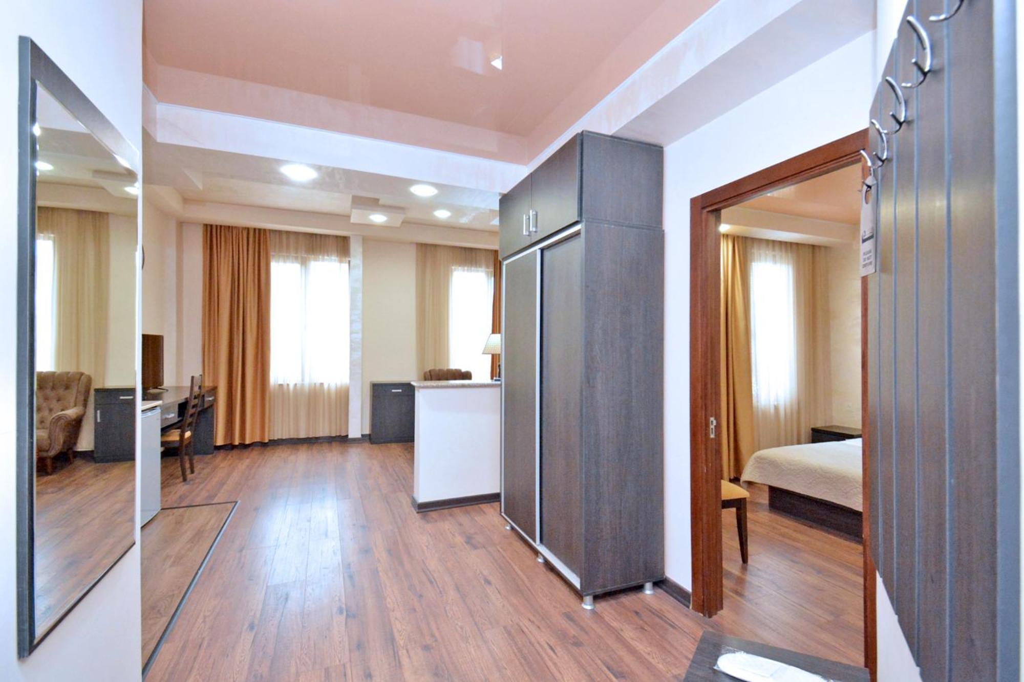 יירבאן Partez Hotel מראה חיצוני תמונה
