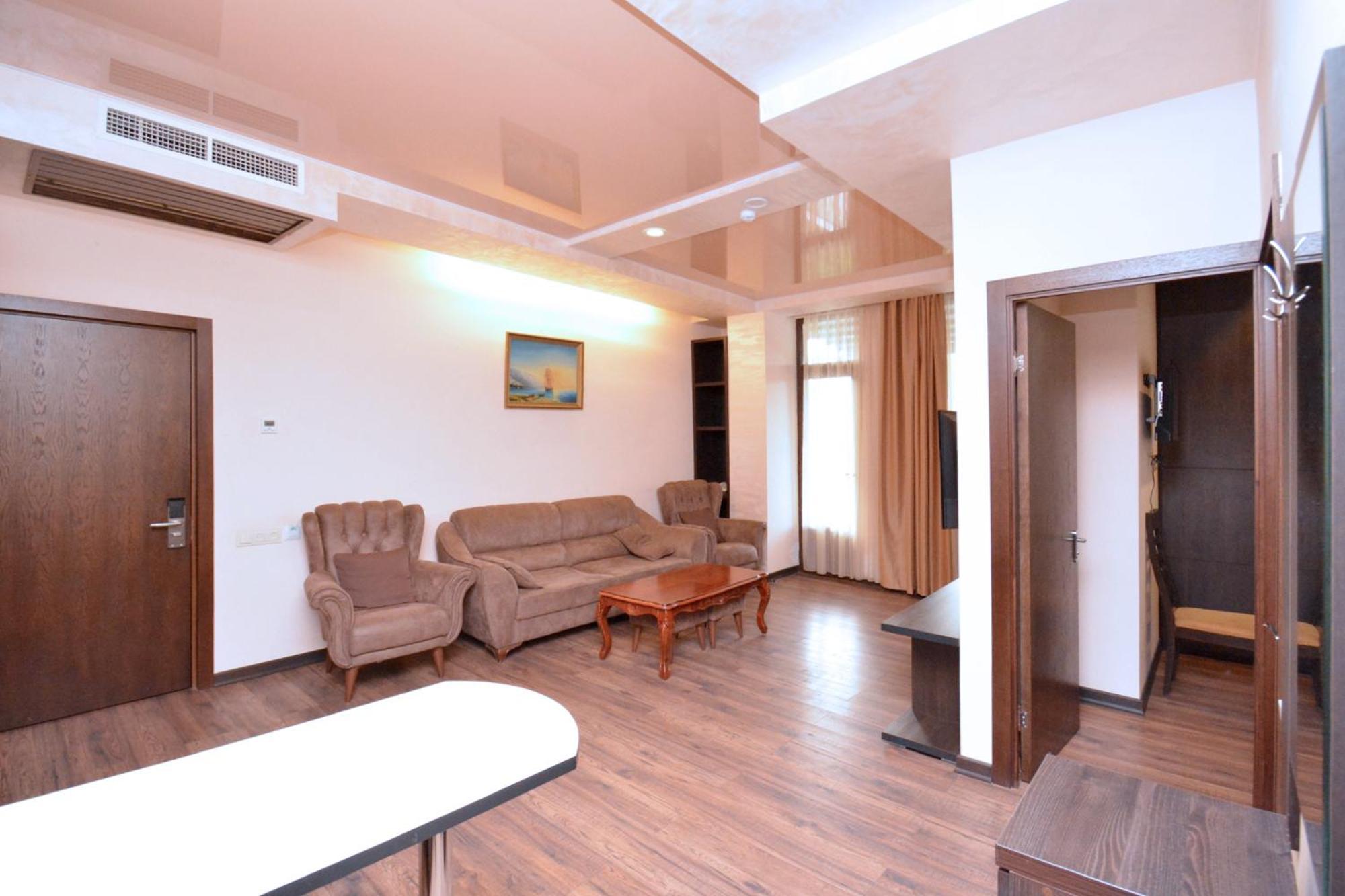 יירבאן Partez Hotel מראה חיצוני תמונה