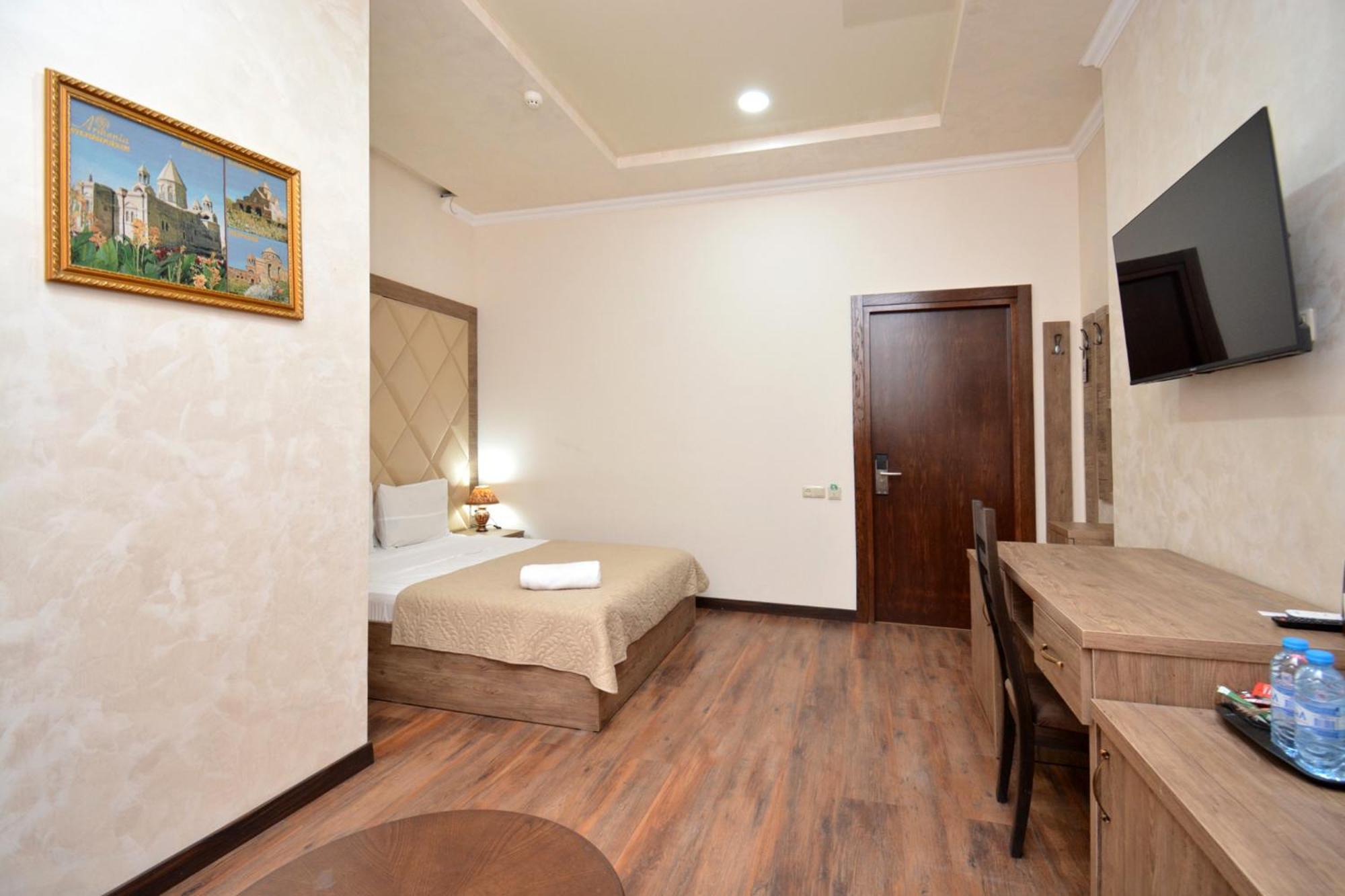 יירבאן Partez Hotel מראה חיצוני תמונה