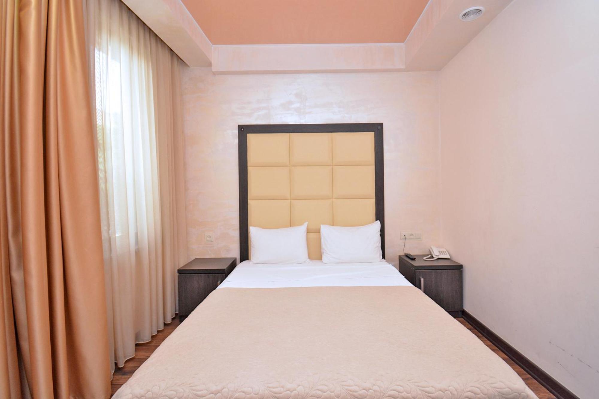 יירבאן Partez Hotel מראה חיצוני תמונה
